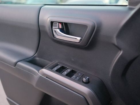 Used 2020 Toyota Tacoma TRD Sport image 11