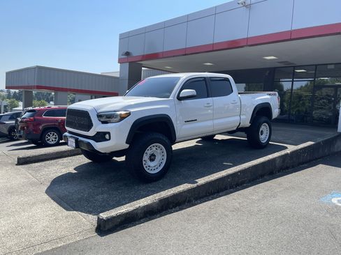 Certified 2023 Toyota Tacoma TRD Off-Road w/ Black Out Package (TMS) AWD/4WD image 4