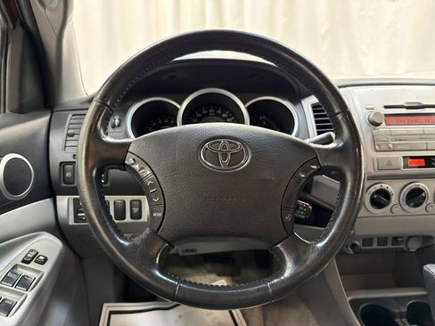 Used 2010 Toyota Tacoma Base image 16