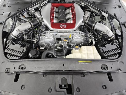 Used 2023 Nissan GT-R Premium AWD/4WD image 16