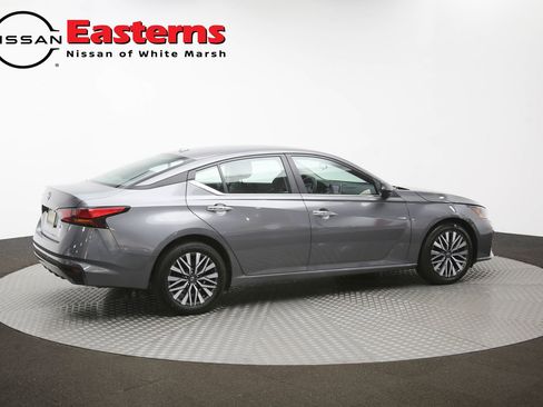 Used 2025 Nissan Altima 2.5 SV FWD image 41