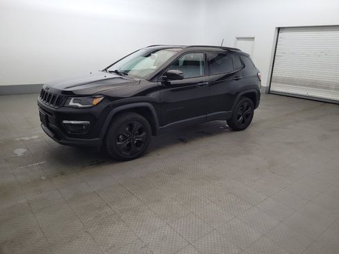 Used 2018 Jeep Compass Latitude w/ Popular Equipment Group AWD/4WD image 2