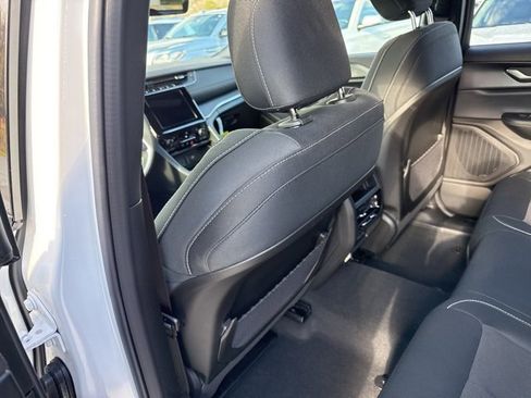 New 2025 Jeep Grand Cherokee Laredo X w/ Luxury Tech Group I image 24