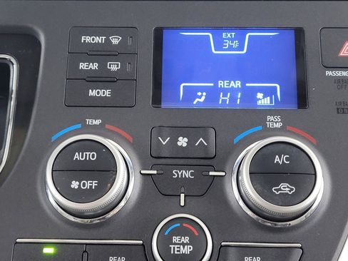 Used 2015 Toyota Sienna XLE Premium image 24