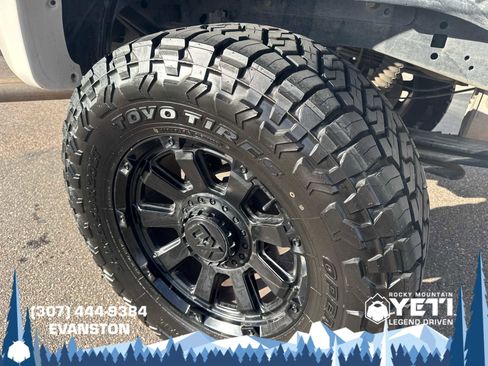 Used 2022 Ford F250 Lariat w/ Black Appearance Package image 11