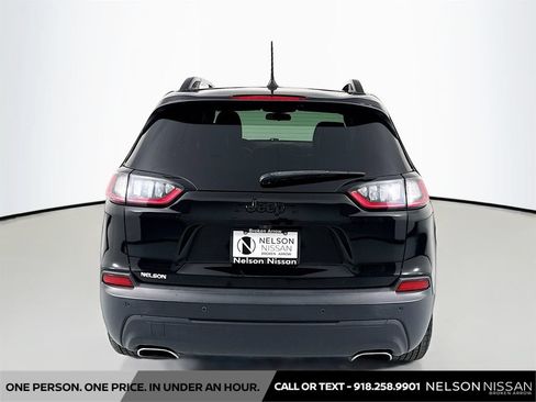 Used 2019 Jeep Cherokee Latitude Plus FWD image 6