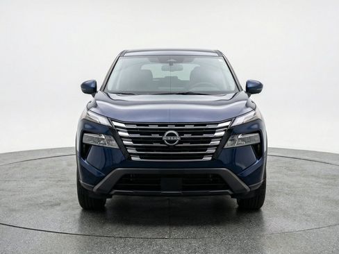 Used 2025 Nissan Rogue SV AWD/4WD image 2
