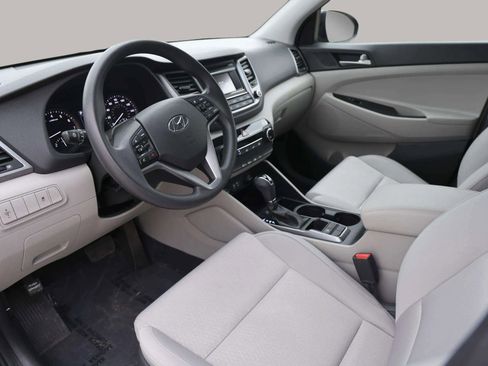 Used 2018 Hyundai Tucson SE image 16