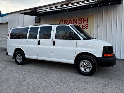 Used 2014 GMC Savana 3500 LS image 2