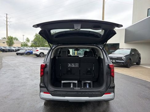 New 2025 Kia Carnival LX FWD image 15