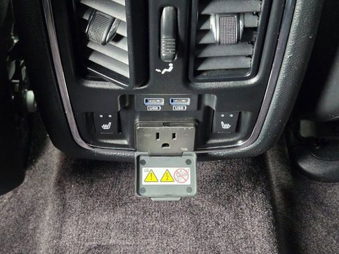 Used 2018 Jeep Grand Cherokee Limited image 17