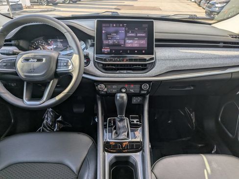 Used 2022 Jeep Compass Latitude FWD image 14