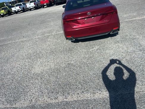 Used 2022 Toyota Avalon XLE image 11