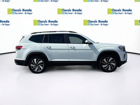 Used 2025 Volkswagen Atlas SE FWD image 9