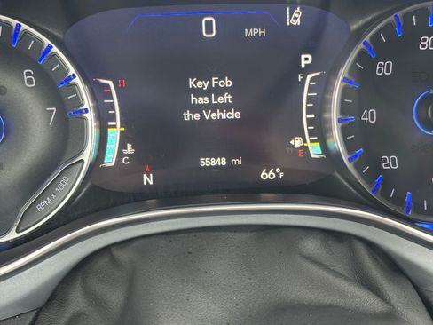 Used 2025 Chrysler Pacifica Limited image 44