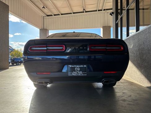 Used 2015 Dodge Challenger SXT image 29