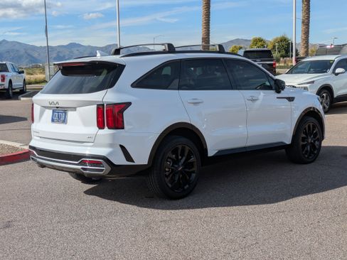 Used 2023 Kia Sorento SX image 3