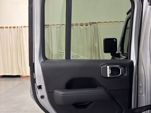 Used 2023 Jeep Wrangler Unlimited Sahara w/ Cold Weather Group image 28