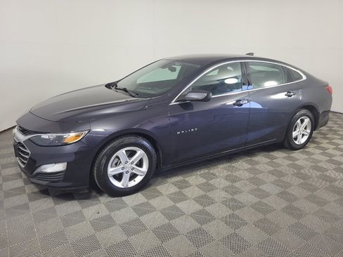 Used 2022 Chevrolet Malibu LS w/ Driver Confidence Package II FWD image 2