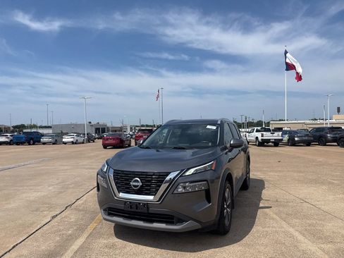 Used 2022 Nissan Rogue SV w/ SV Premium Package AWD/4WD image 6