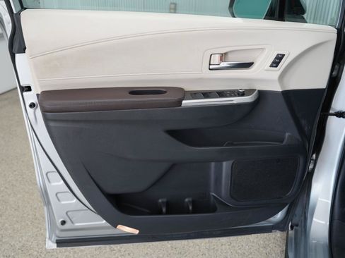 Used 2021 Toyota Sienna Platinum AWD/4WD image 28