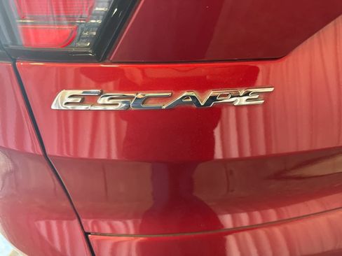 Used 2017 Ford Escape Titanium image 11