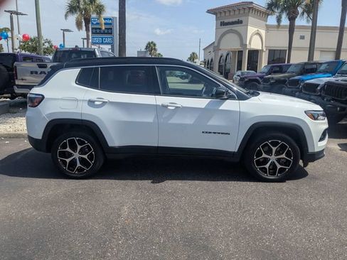 Used 2024 Jeep Compass Limited AWD/4WD image 3