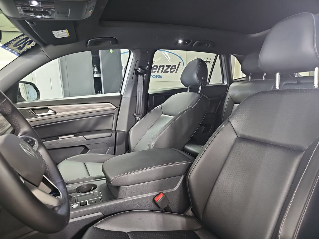 Used 2020 Volkswagen Atlas Cross Sport SE w/ Panoramic Sunroof Package FWD image 19