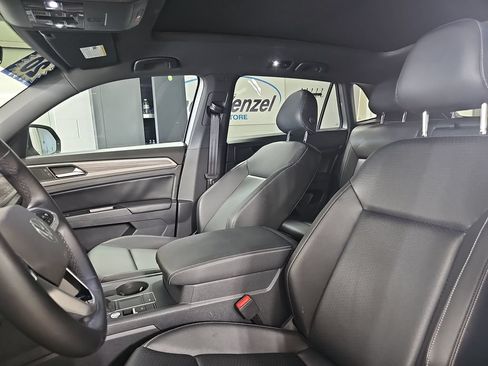 Used 2020 Volkswagen Atlas Cross Sport SE w/ Panoramic Sunroof Package FWD image 19