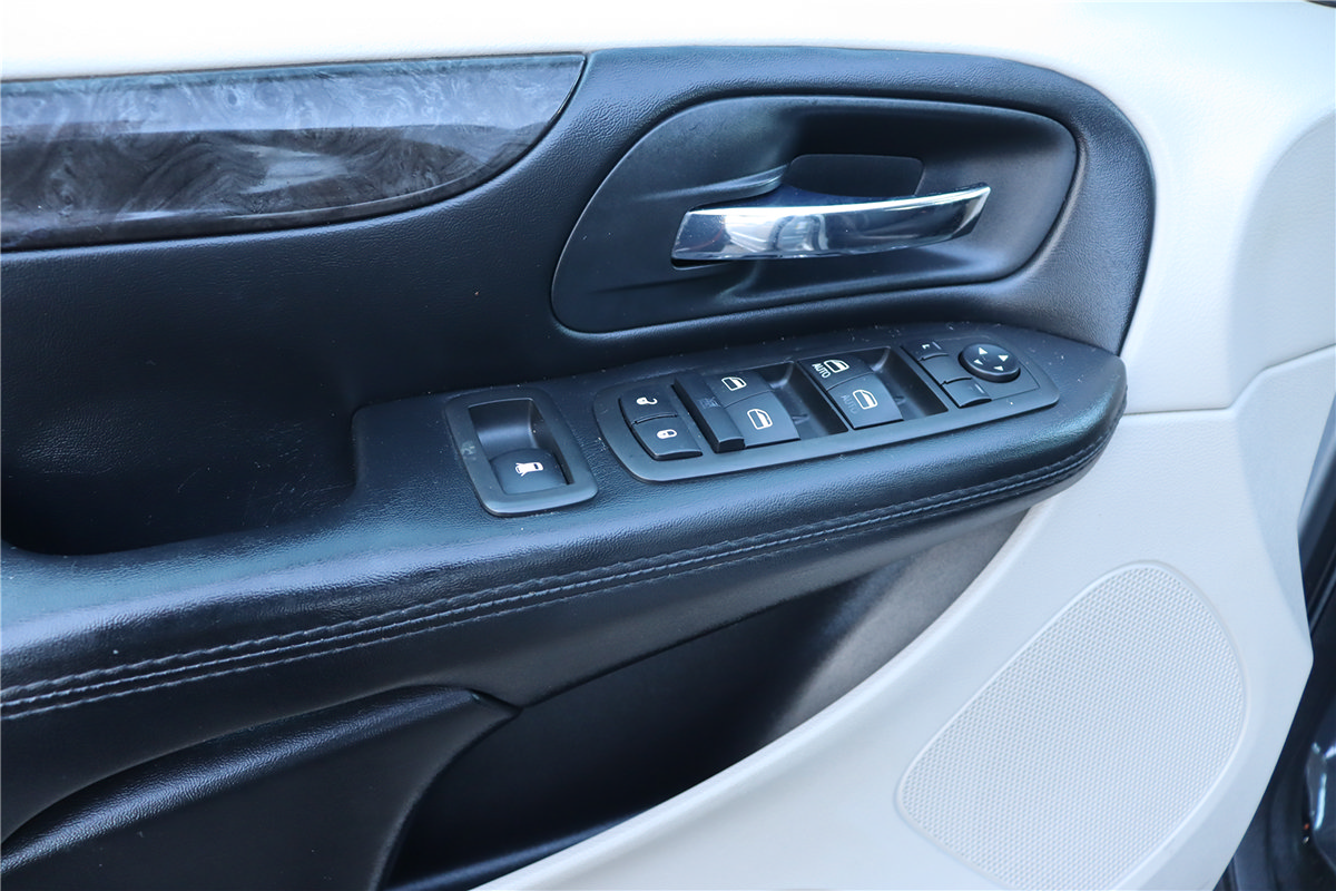 Used 2015 Dodge Grand Caravan SE w/ Quick Order Package 29E SE FWD image 24