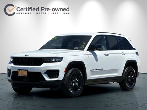 Used 2024 Jeep Grand Cherokee Altitude AWD/4WD image 8