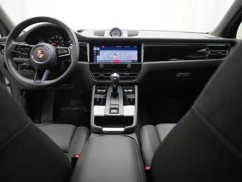 Certified 2023 Porsche Macan AWD/4WD image 18