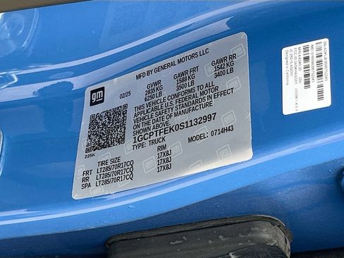Used 2025 Chevrolet Colorado ZR2 w/ Technology Package AWD/4WD image 34