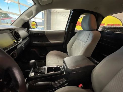 Used 2022 Toyota Tacoma SR image 12