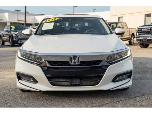 Used 2018 Honda Accord Touring image 3
