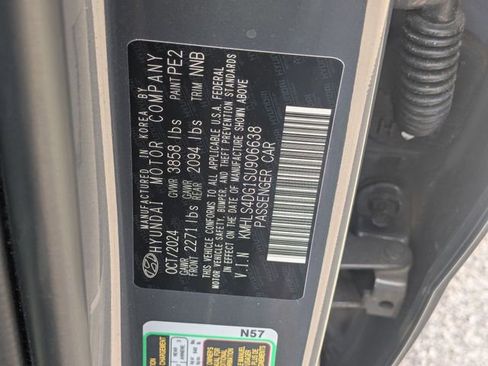 Used 2025 Hyundai Elantra SEL image 37