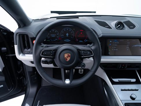 Certified 2024 Porsche Cayenne S AWD/4WD image 28