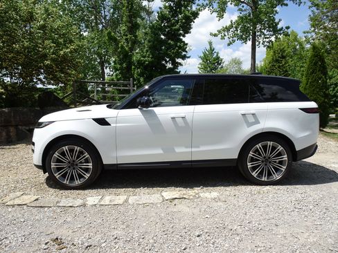 New 2026 Land Rover Range Rover Sport SE AWD/4WD image 9