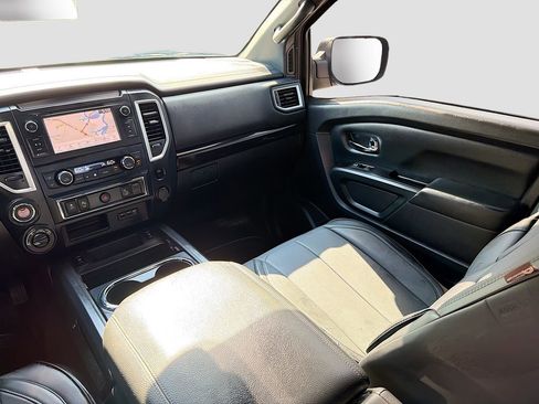 Used 2019 Nissan Titan SV w/ SV Convenience Package AWD/4WD image 26
