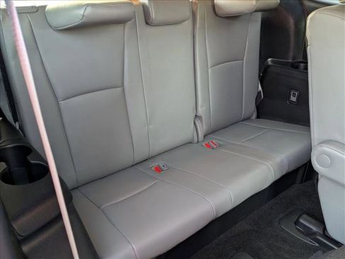 Used 2023 Toyota Highlander XLE image 22