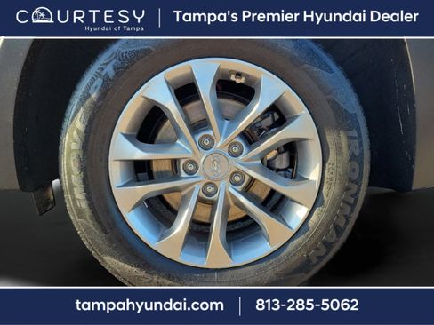 Used 2019 Hyundai Santa Fe SE image 5