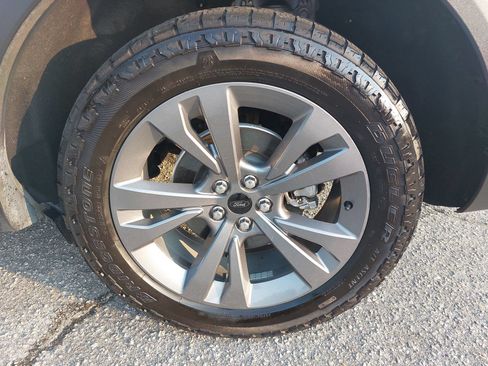 Used 2023 Ford Explorer XLT w/ Equipment Group 202A AWD/4WD image 34