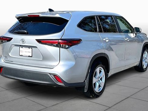 Certified 2024 Toyota Highlander LE image 12