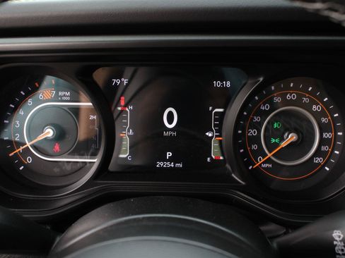 Used 2025 Jeep Wrangler Unlimited Rubicon AWD/4WD image 10