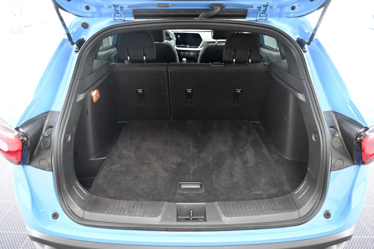 Used 2024 Chevrolet Trax RS w/ Sunroof Package FWD image 35