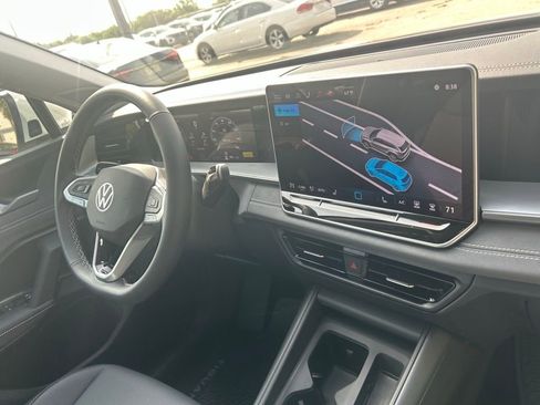 New 2026 Volkswagen Tiguan SE AWD/4WD image 36