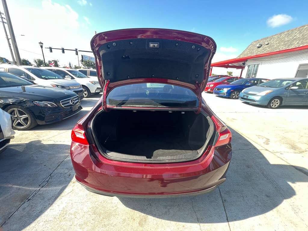 Used 2016 Chevrolet Malibu LT w/ Leather Package FWD image 11