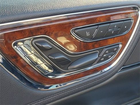 Used 2019 Lincoln Continental Reserve image 14
