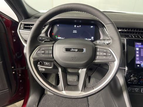 New 2025 Jeep Grand Cherokee Laredo X w/ Luxury Tech Group I image 15