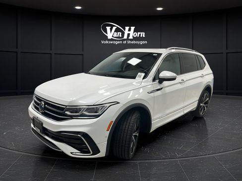 Used 2024 Volkswagen Tiguan SEL R-Line AWD/4WD image 3